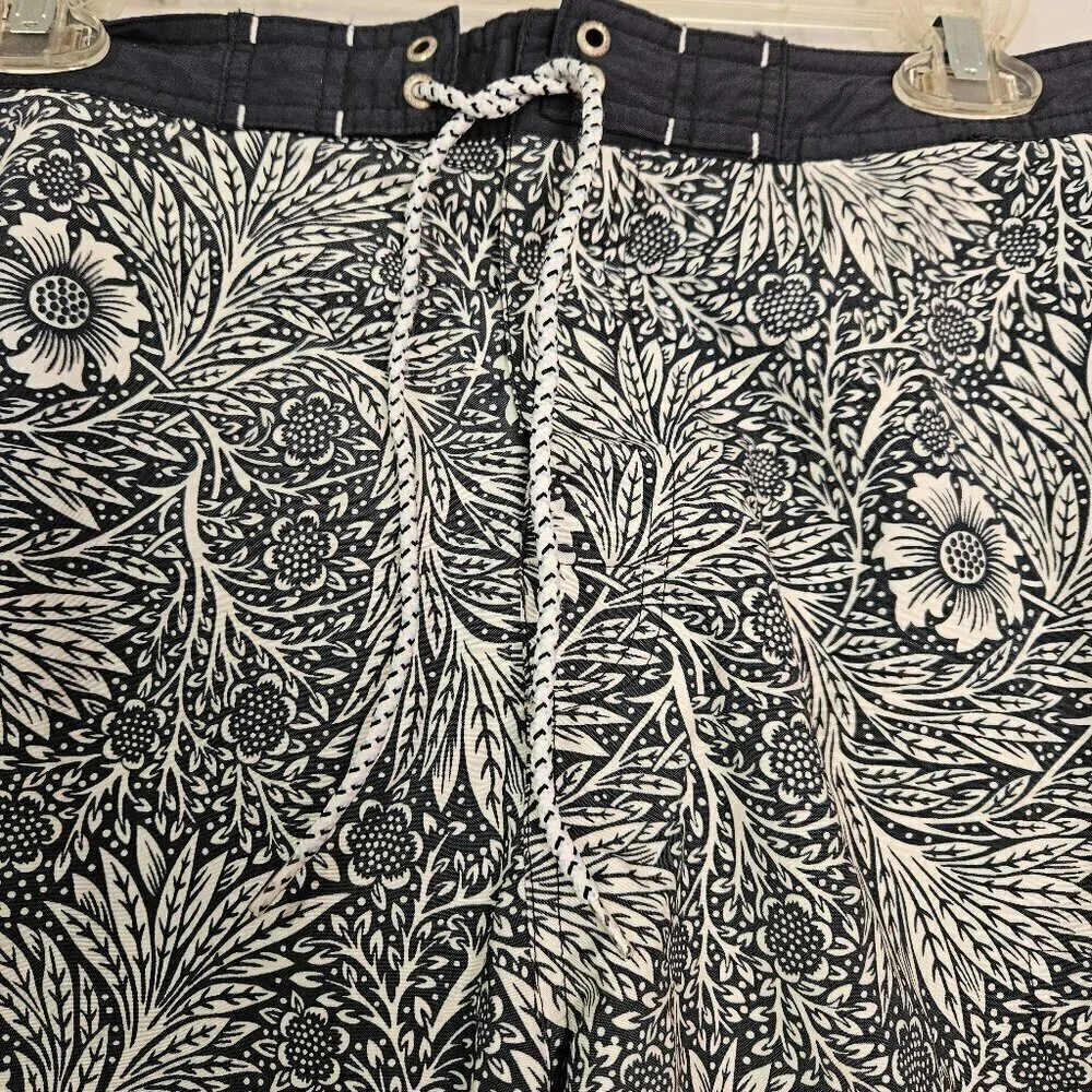 Cremieux Men's Cargo Style Floral Print Beachwear Swim Trunks Size M/M
